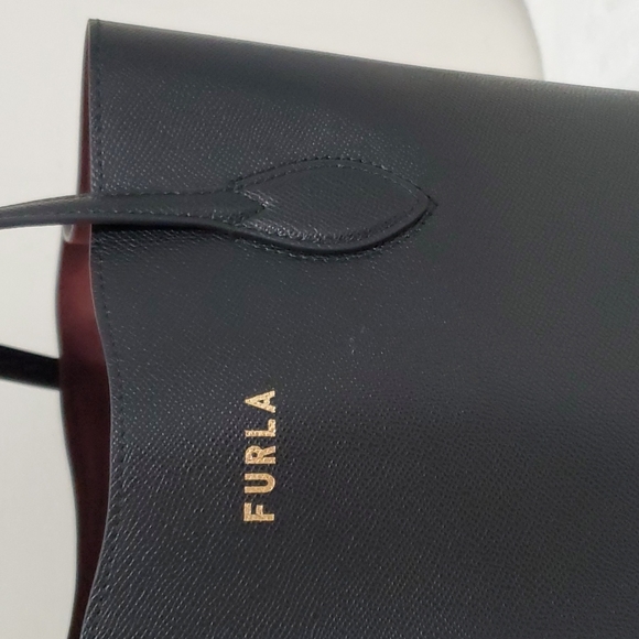 ❌️SOLD❌️Furla Black Tote Leather Bag - Picture 6 of 12